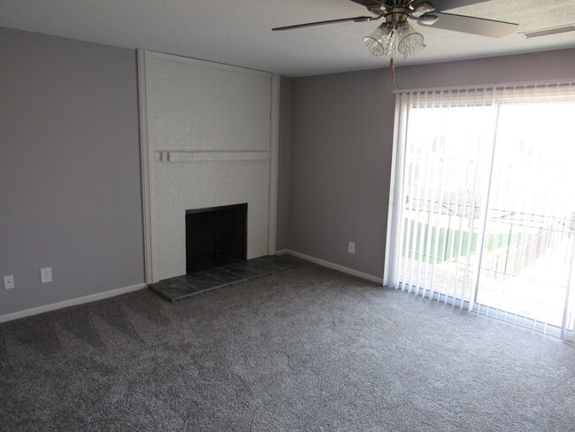 Living Room - The Heights Apartments