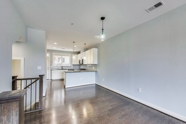 Photo - Stunning 3BD/3.5BA luxury 4-level townhouse in Great Location!