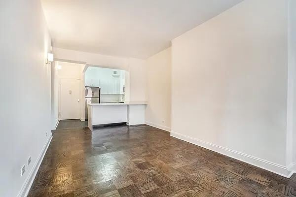 235 W 22nd St Unit 8f