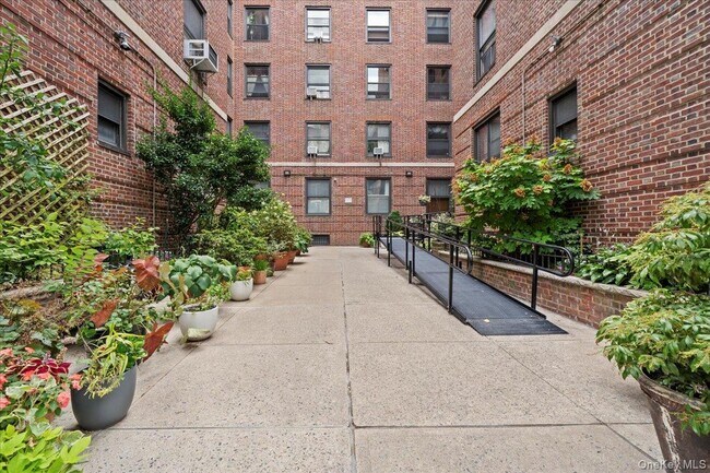 Photo - 117 Seaman Ave Unit 4C