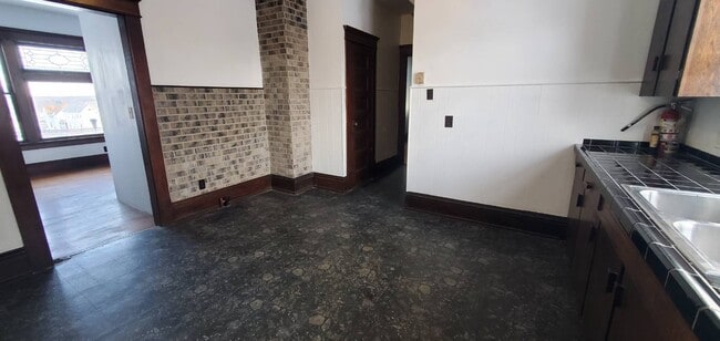 Photo - 221 S Seneca Ave