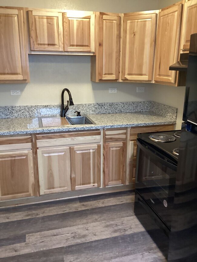 Photo - Newly Remodeled Single Level Apartment in ... Unit 04