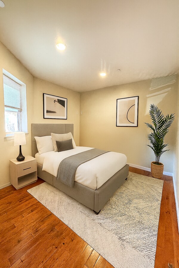 Photo - 1220 S 128th St