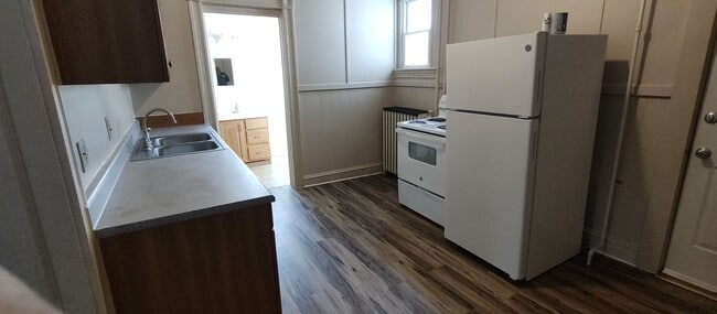 Photo - 454 W 2nd St Unit 1