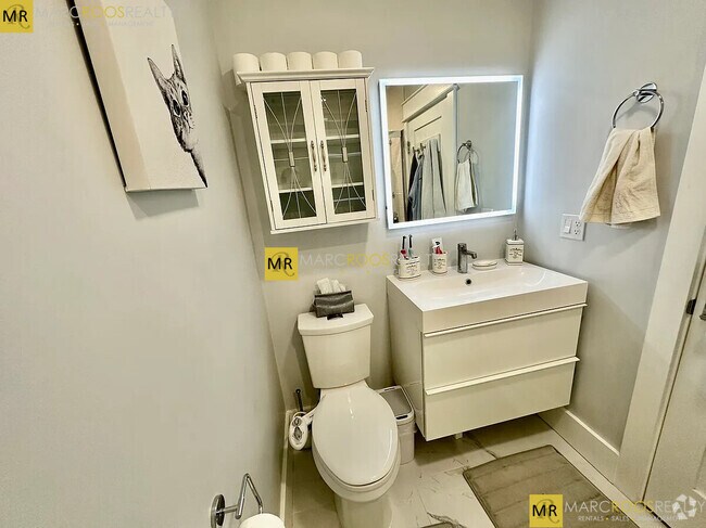 Building Photo - 326 Chelsea St Unit 1 Rental
