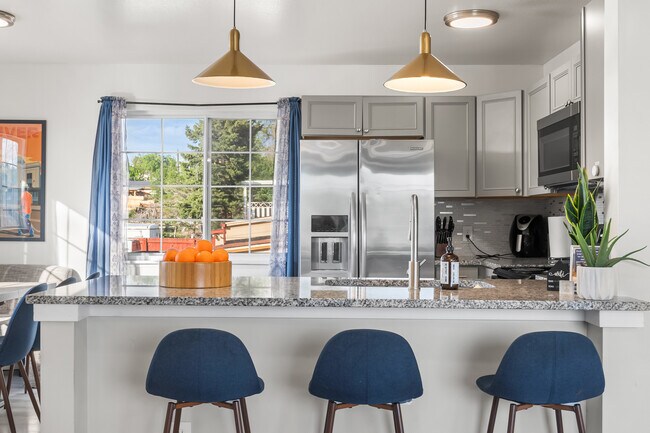 Cocina completa - 7652 Granada Rd