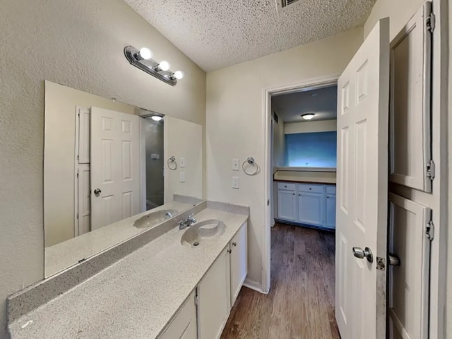 Photo - 4110 Devon Ct