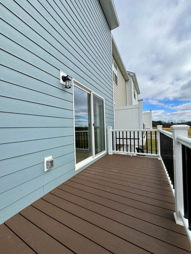 Photo - Modern 4 BR | 2.5 BA Townhome with Garage ...