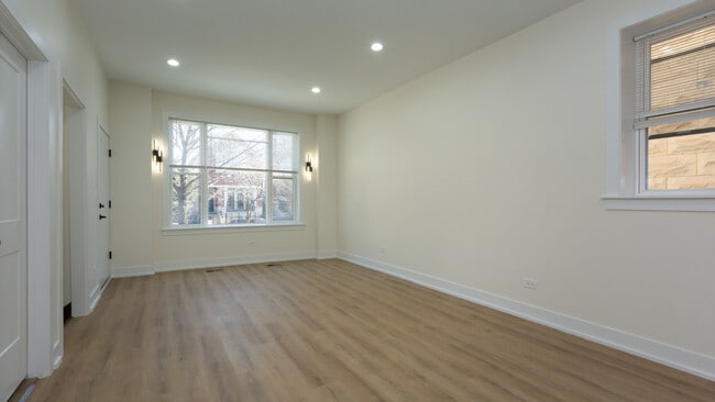 Photo - 2036 N Hoyne Ave