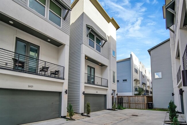 Photo - 2623 Hutchins St