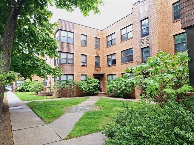 Building Photo - 218 Waterman St Unit 202A