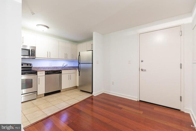 Photo - 219 S 18th St Unit 424