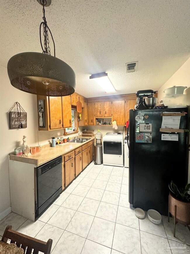 Photo - 2120 Eliasberg St