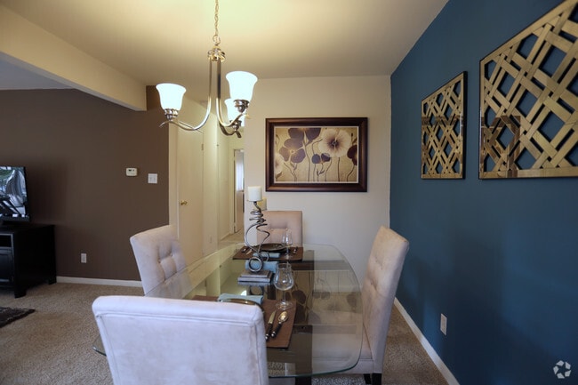 2 Bedroom-Dining, sala de - Wynnewood Park Apartments