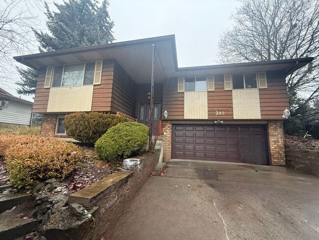 Building Photo - Beautifully Updated 3-Bed, 2-Bath Home – 2,088 Sq Ft with 2-Car Garage