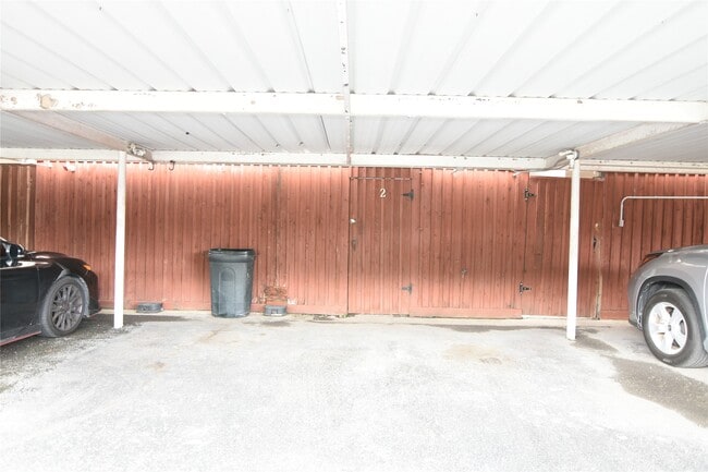 Photo - 940 Wycliffe Dr Unit True