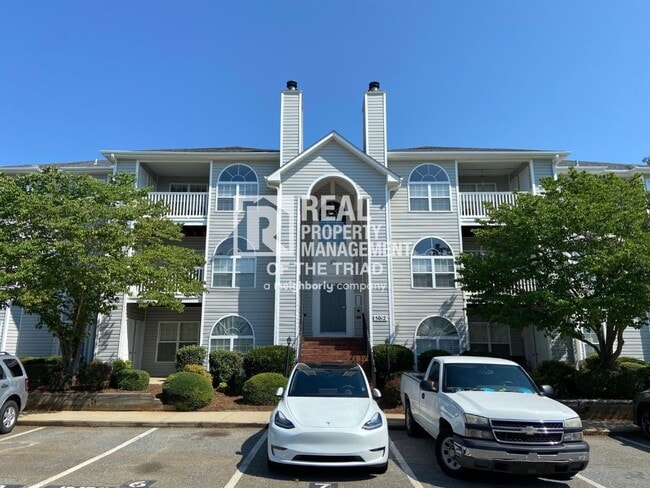 Building Photo - Two Bed / Two Bath Condo near Urban Loop