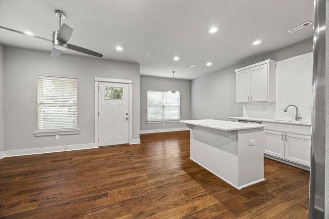 Photo - 910 W Cato Springs Rd