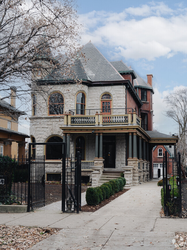 Building Photo - 2228 N Kedzie Blvd Rental