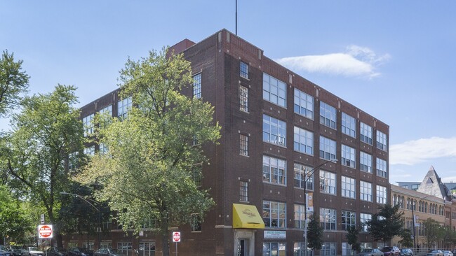 Building Photo - 1733 W Irving Park Rd Unit 406 Rental