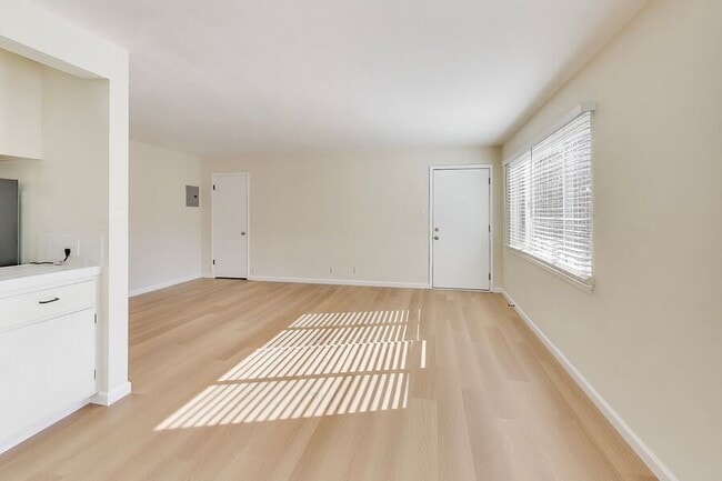 Photo - 1549 San Carlos Ave Unit 28