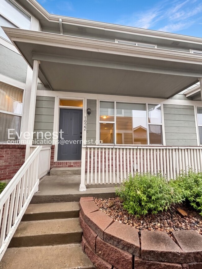 Building Photo - 2 Bed/2.5 Bath Townhome with Fenced Yard & Garage / Available Soon!