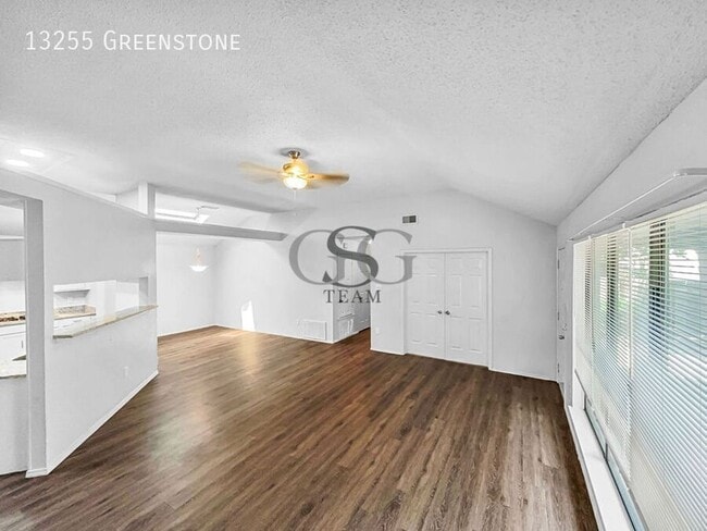 Photo - 13255 Greenstone-