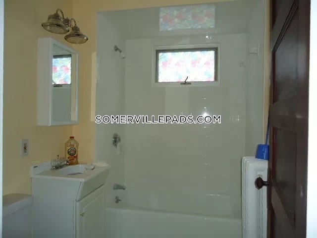 Photo - 104 W Adams St Unidad 2