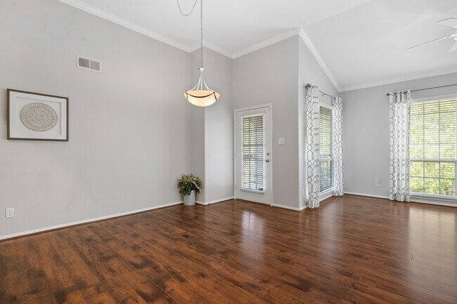 Photo - 6607 Lake Woodlands Dr Unidad 633