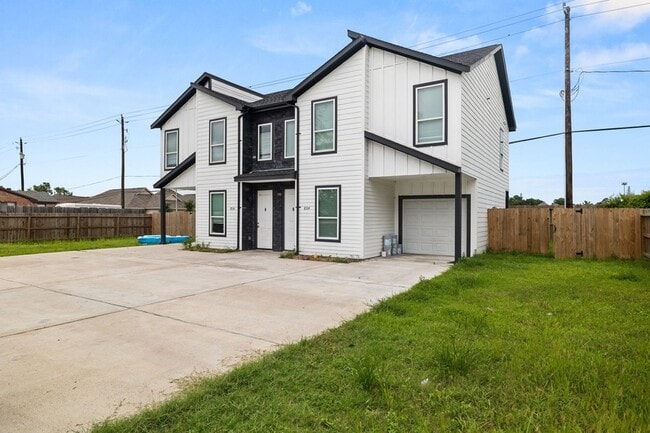 Photo - 8534 Woodlyn Rd