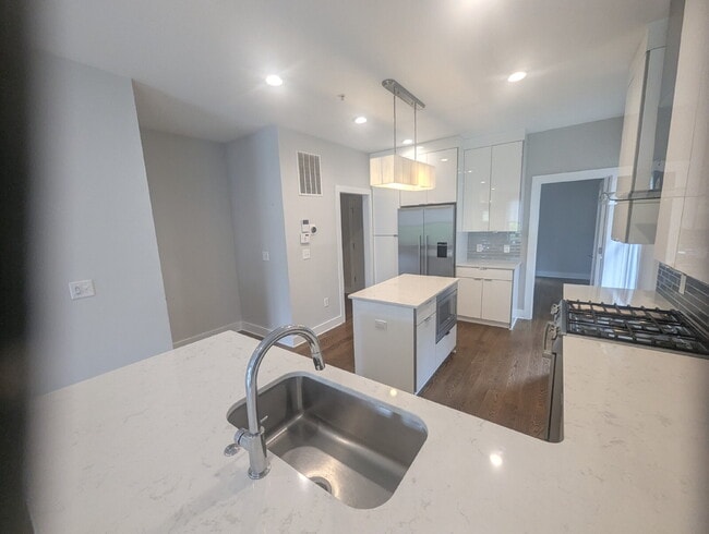 Photo - 3 BD / 3 BA Newer Row Home for Lease in Ha... Unit B