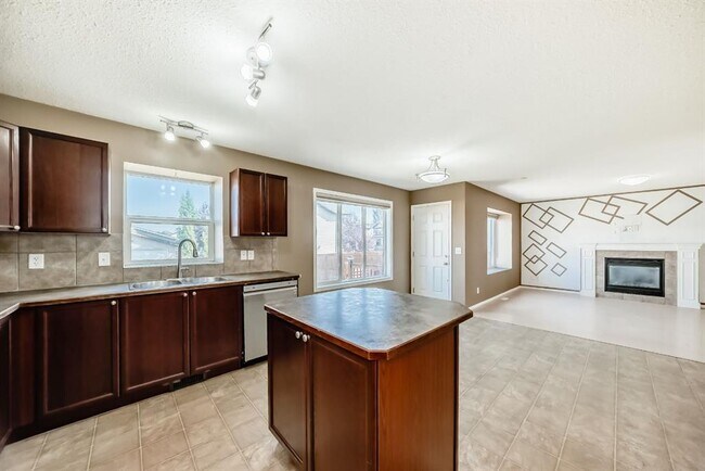 Photo - 2128 Luxstone Blvd SW