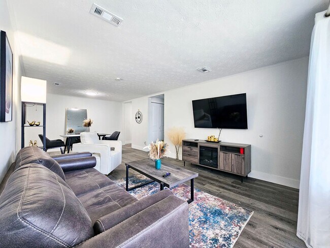 Photo - Pine Grove Apartments