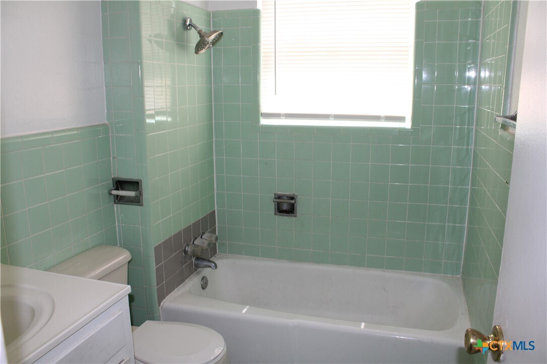Photo - 1306 Connell Dr House