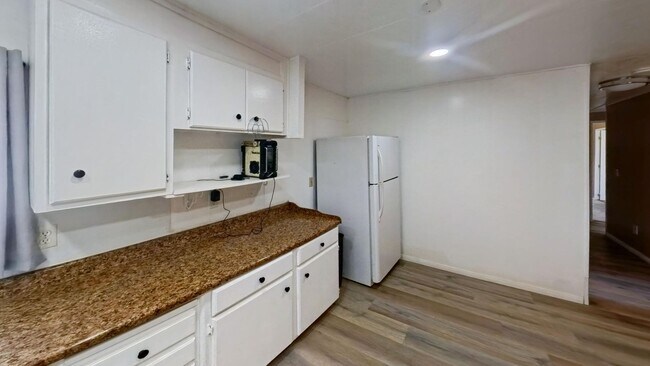 Photo - 30100 Lakeview Ave