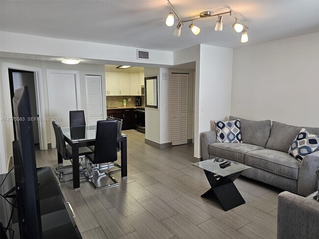 Photo - 3605 Indian Creek Dr Unidad 404