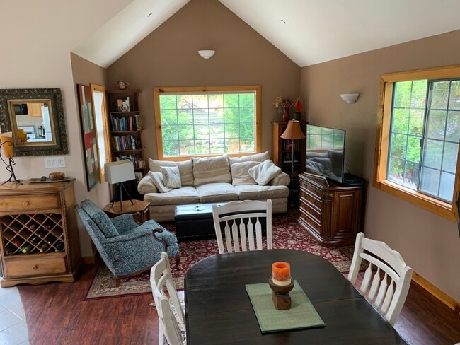 Photo - 247 Broad St