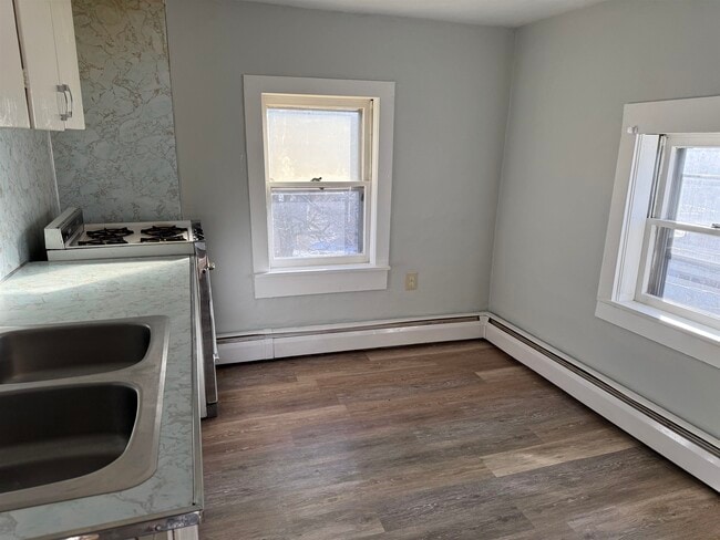 Building Photo - 19 Pleasant St Unit 10