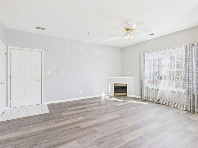 Photo - 801 Brassie Ln Unidad E