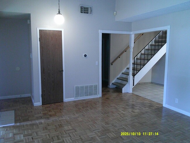 Photo - 725 Devonshire Ct