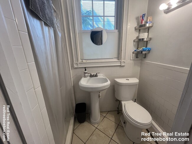 Photo - 17 Putnam Ave