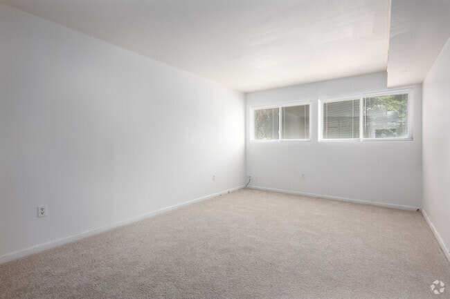 2BR, 1BA - 850SF - Primary Bedroom