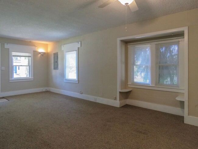 Photo - 2 Bedroom Cottage with in walking distance...
