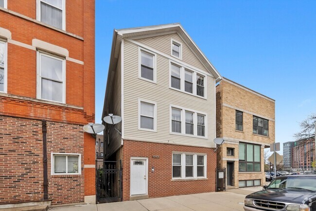 Building Photo - 1202 W Huron St Rental