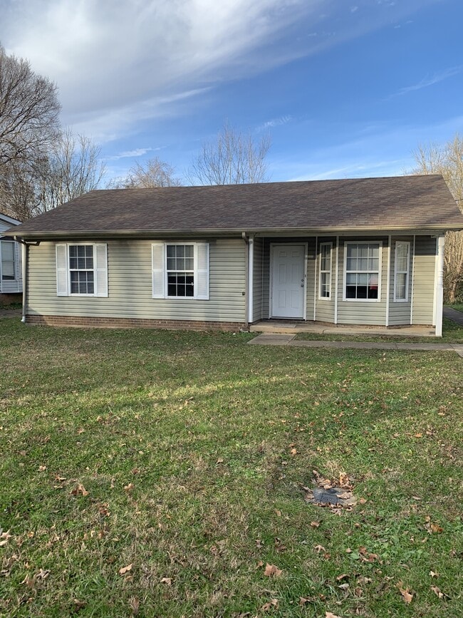 Building Photo - 1004 Caroline Dr Rental