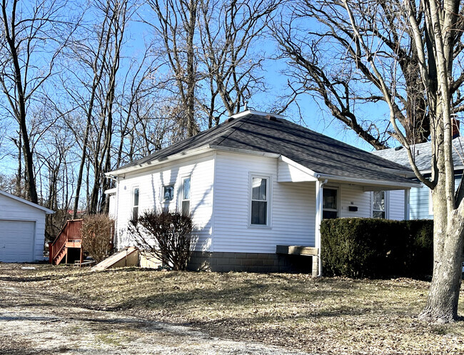 Building Photo - 221 N 7th St Rental