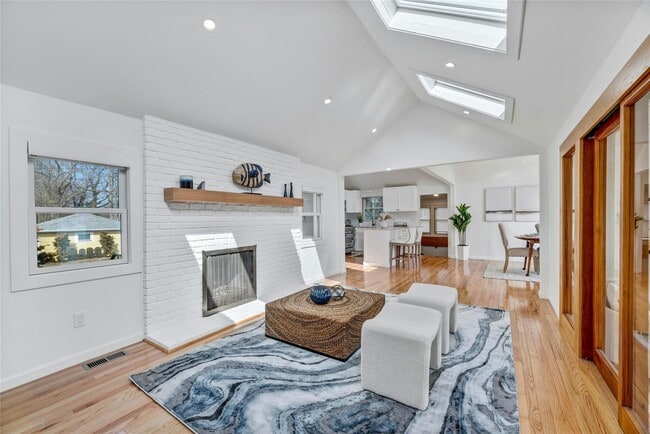 Photo - 105-101 Lockitt Dr