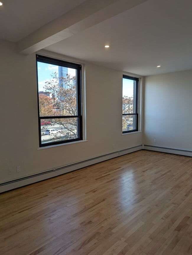 Kenmore Square 2 bedroom 2 bath with parking - Kenmore Square 2 bedroom 2 bath with parking Condo Unit 4A