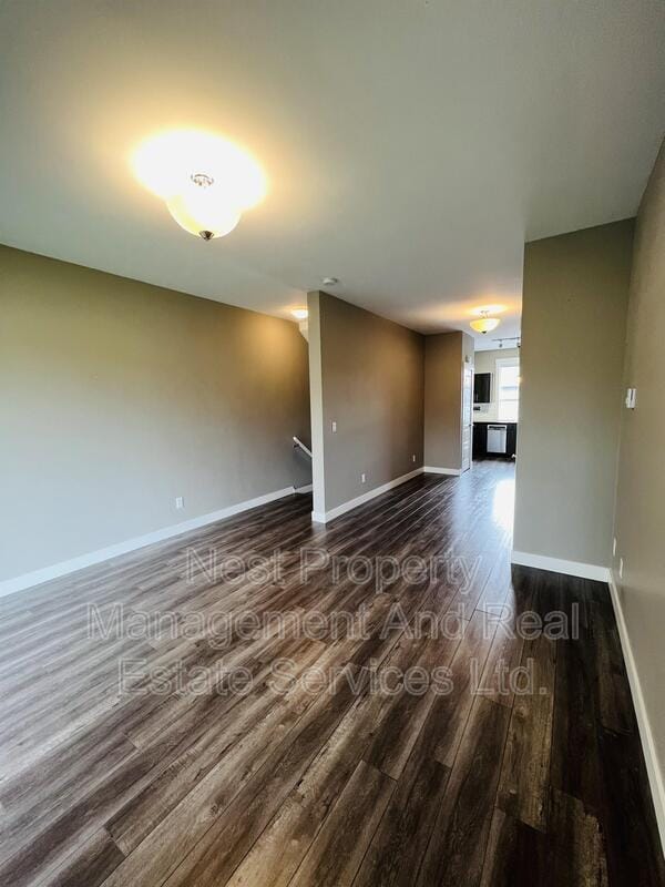 Photo - 110-110 Baxter Ave