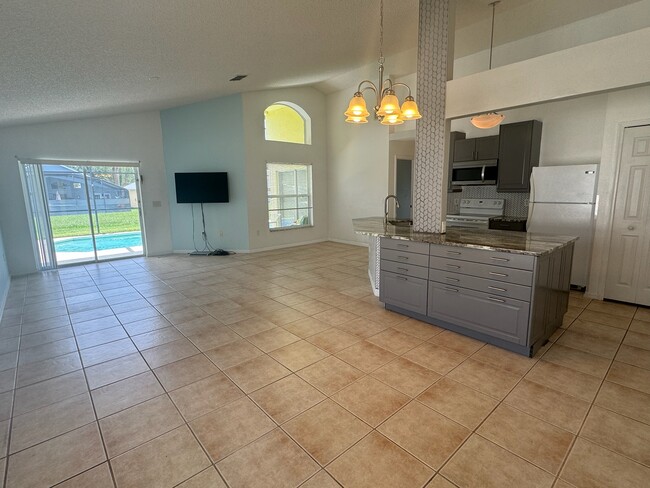 Photo - 611 Casterton Cir